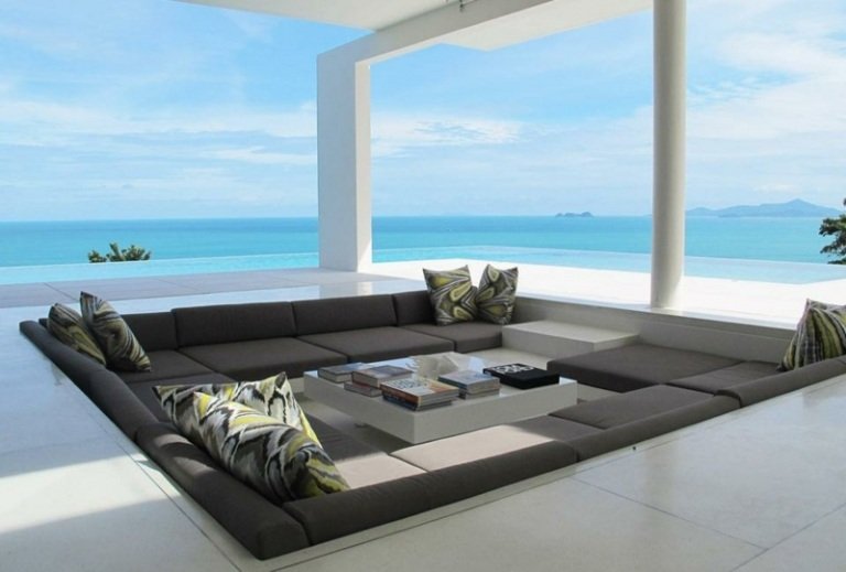 móveis de sala em formato quadrado sala de estar almofada de assento cinza vista para o mar