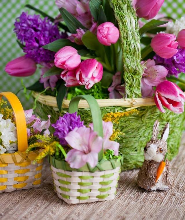 decoração de páscoa mesa cesta de páscoa flores tulipas jacintos