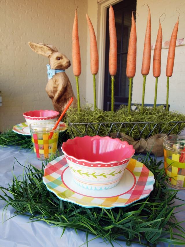 Imitação de idéias de decoração para a Páscoa arte de mesa grama cenoura coelho figura pratos coloridos
