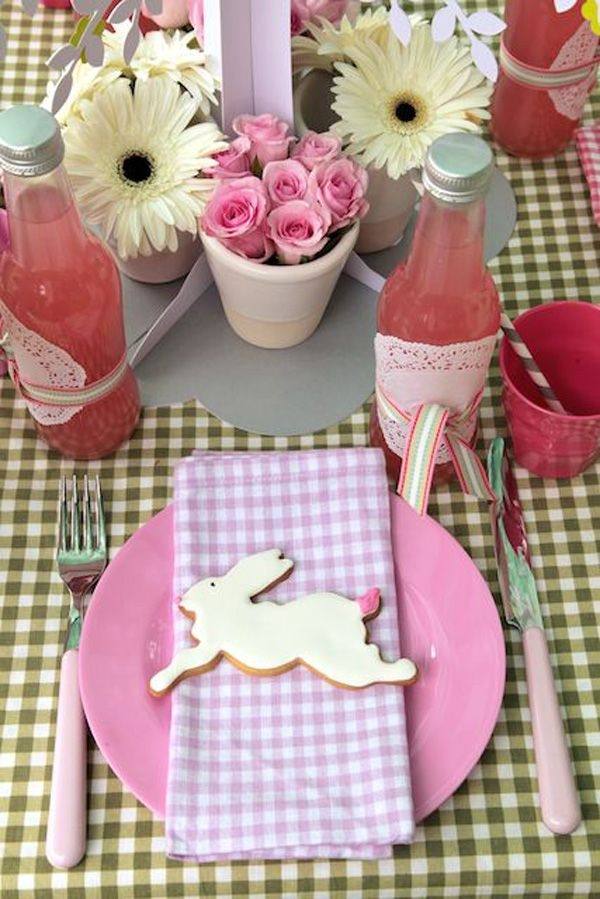 festa de decoração de páscoa para crianças corredor de mesa assar biscoitos de coelho