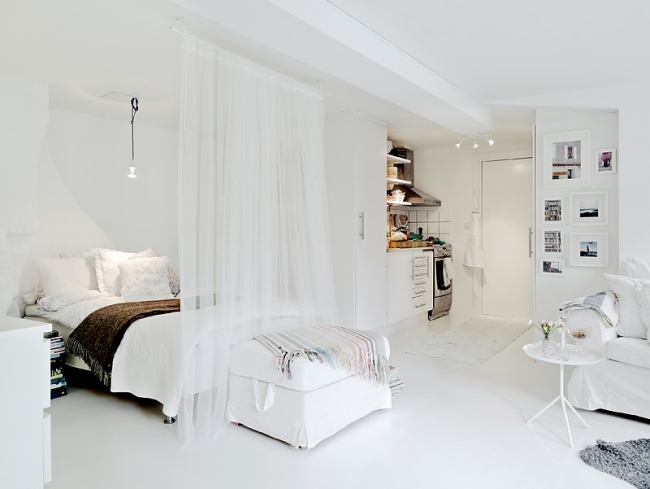 apartamento de um quarto pequena cama escandinava cortina separada