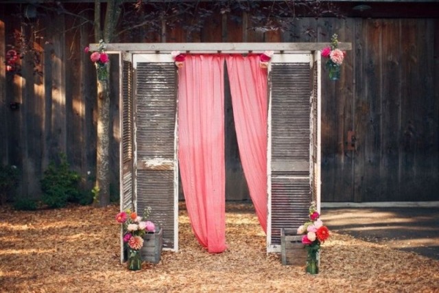 incomum-decor-ideias-casamento-festa-fundo-rosa-cortinas