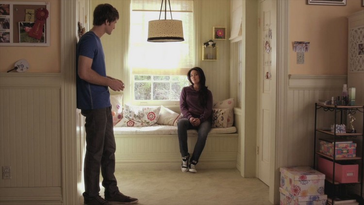 inspiração no quarto, série de tv, pretty little liars, emily, quarto, janela, assento