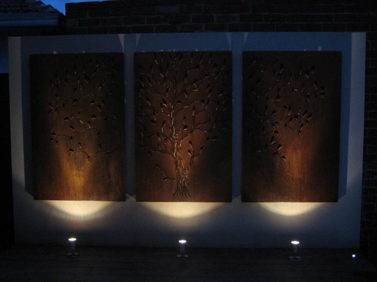 ideias-jardim-moderno-parede-painéis-corten-aço-árvore-motivo-corte a laser-luzes de destaque