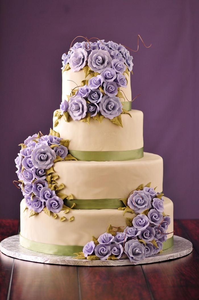 Em forma de torre-bolo-de-casamento-roxo-decoração-flor-flores-feito-de-fondant