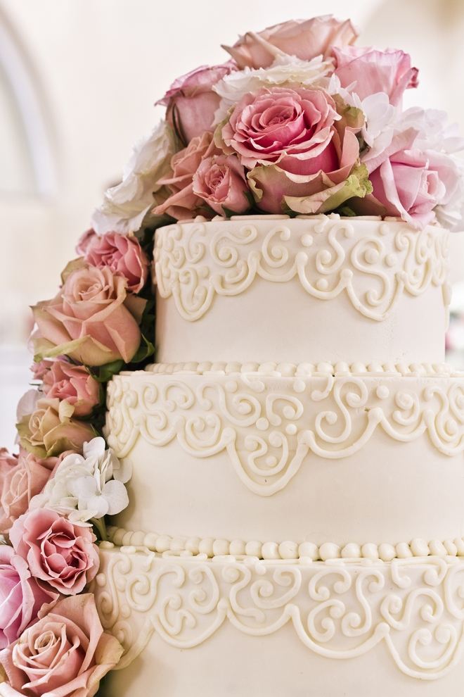 romântico-casamento-bolo-flor-decoração-delicadas-pétalas de rosa