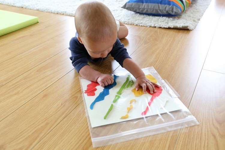 atividades internas criança de 1 ano idéia de pintura limpa