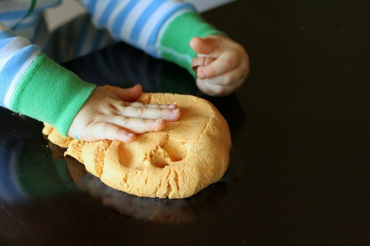 atividades internas brincadeiras anuais com argila comestível