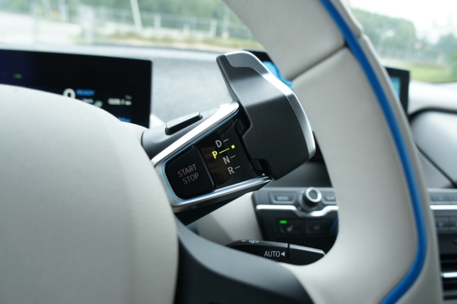 Teste funcional do volante do BMW i3 2014