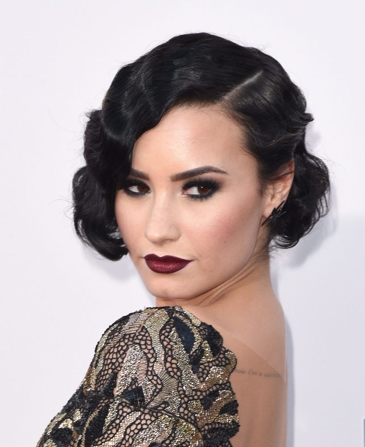 20s-hairstyles-do-it-yourself-theme-party-bob-water-waves-short-hair-demi-lovato