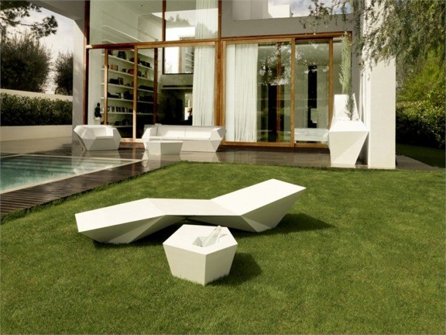 espreguiçadeira de jardim facetada polietileno branco FAZ VONDOM