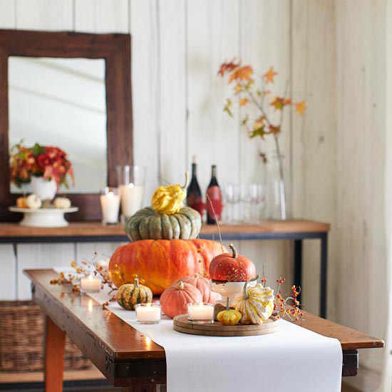 Tapete de mesa branco com idéias de decoração outonais com abóboras