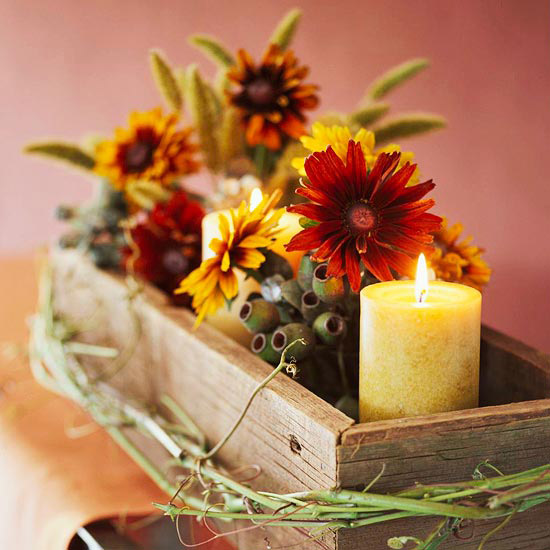 Decoração de mesa rústica - com utensílios outonais - vela de flores de funileiro - suporte de coração de madeira