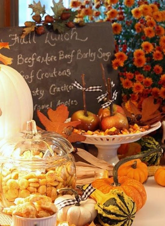 a cor laranja realça as ideias de decoração de outono no interior da cozinha