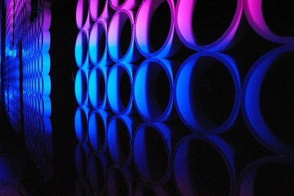 Faça você mesmo a decoração de móveis com iluminação LED divisória