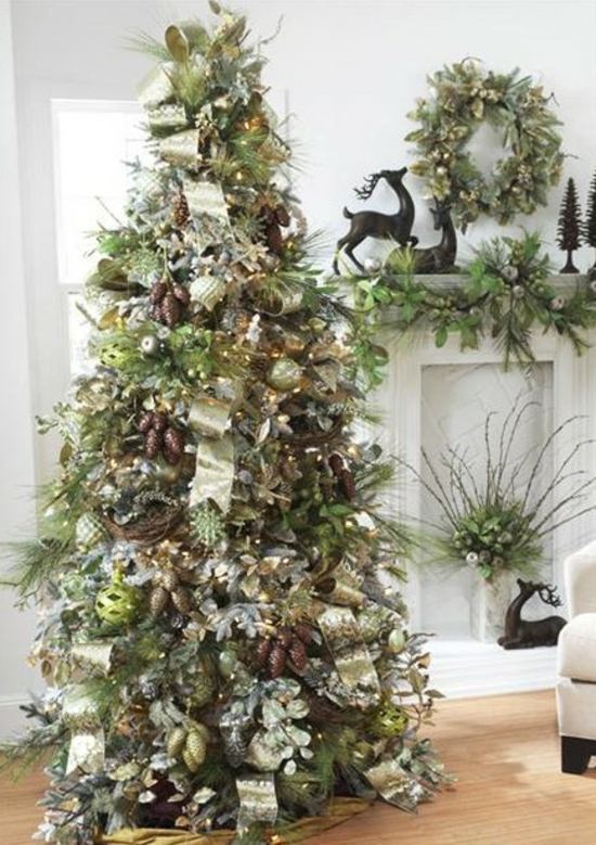 Pinhas-douradas-sinos-decoram-árvore de Natal