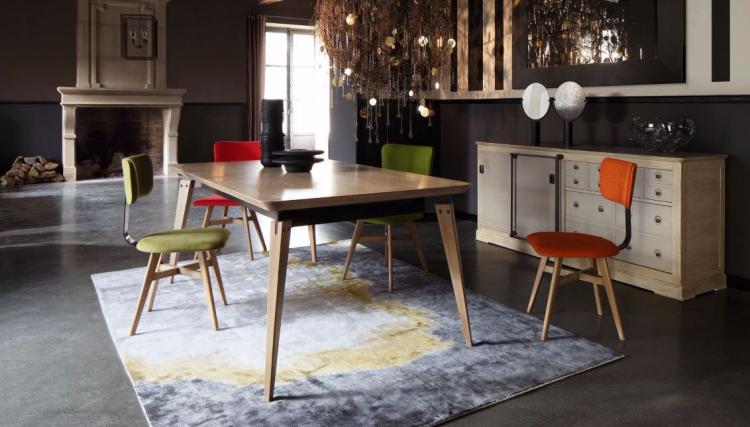 moderna-sala de jantar-mobília-design-interior-cinza-antracite-cor acentos-estofamento-cadeiras-madeira