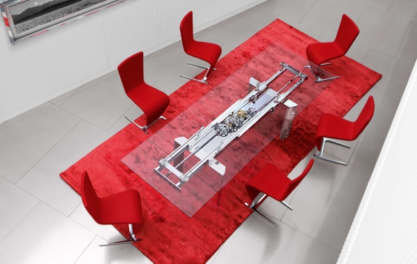 cadeiras vermelhas - mesa de tapete