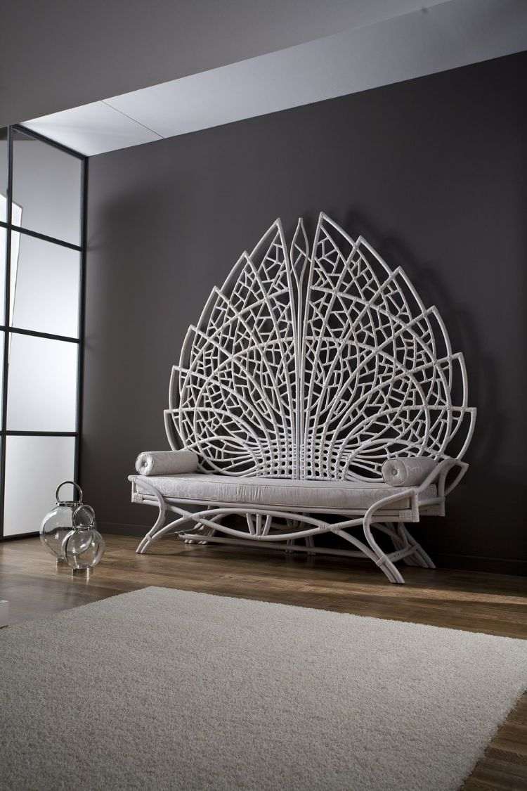 design-moebel-wess-sofá-carpete-almofadas-redondas-madeira-piso-vidro-parede
