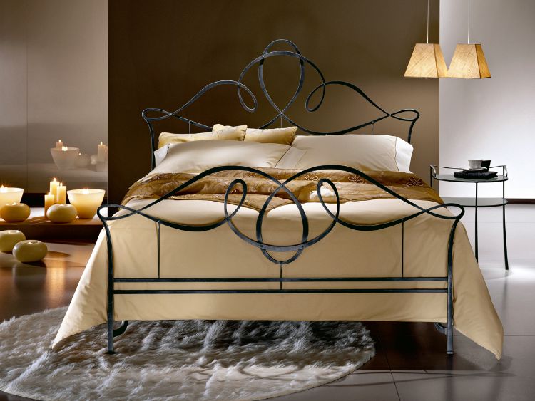 design-móveis-quarto-preto-cama-branco-roupa de cama-bege-luminárias pendentes