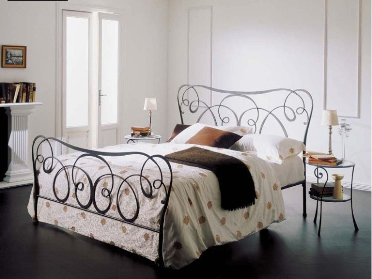 design-móveis-quarto-preto-cama-chão-branco-roupa de cama-abajures de mesa