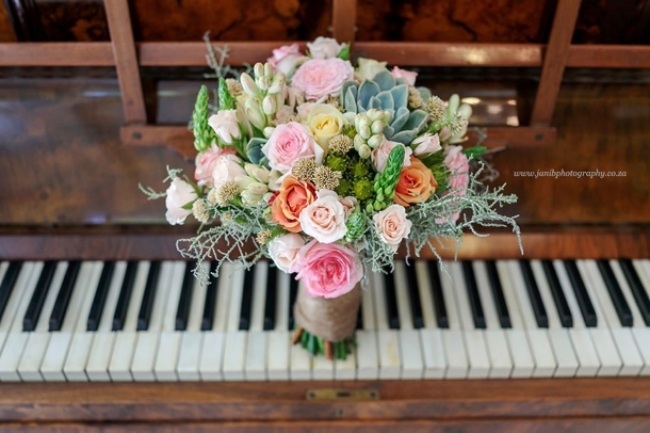 Buquês de ideias para casamento, todas as estações, flores, fundo de piano