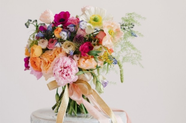Buquês de casamento-flores de verão-laço de seda-floricultura de casamento-tendências