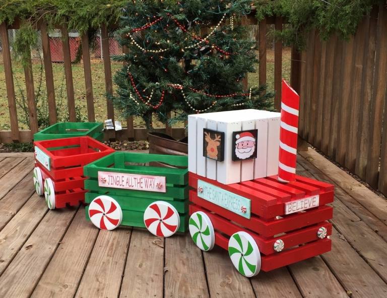 Faça seu próprio trem de terraço de decoração de Natal com caixas velhas