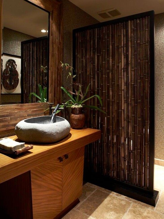 decoração de varas de bambu banheiro espelho pia de pedra
