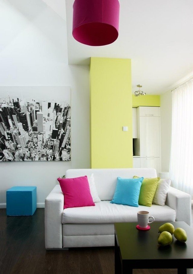 ideias-sala-pintura-acento-verde-amarelo-branco-sofá