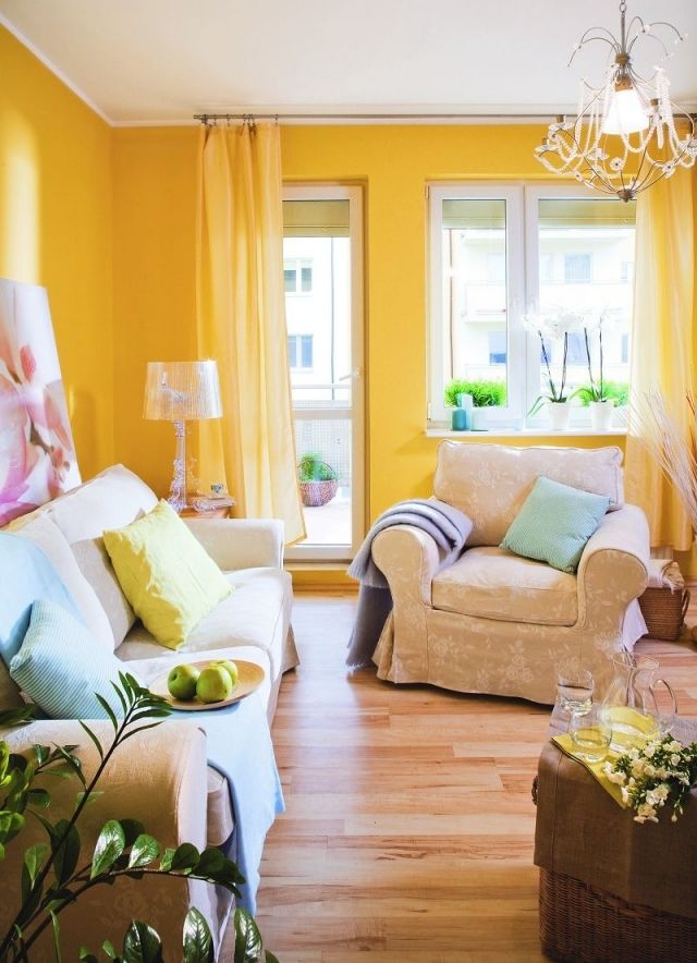 sala-pintura-cor-sol-amarelo-piso laminado