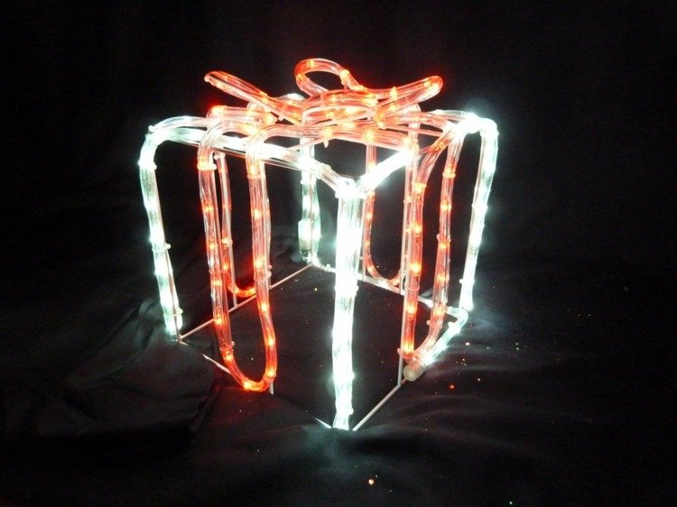 idéias de decoração de natal com luzes de fada forma de presente mangueira branco vermelho