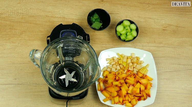 Receitas de smoothie para perda de peso no verão, pêssego, pepino, hortelã