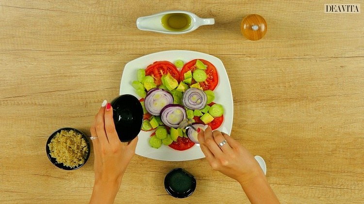 Receita de salada de quinua para perda de peso com abacate e pepino