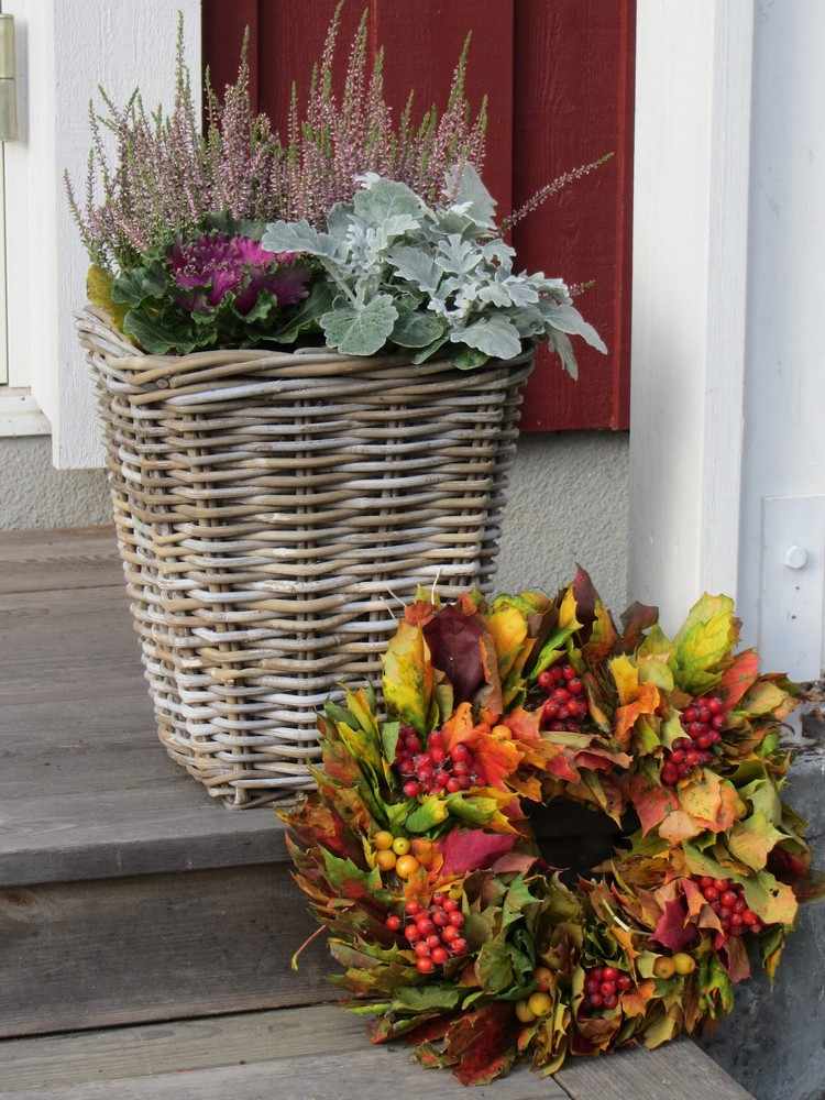 deco-ideias-outono-ao ar livre-vime-cesta-porta-grinalda-folhas de outono