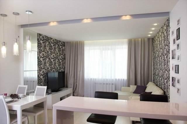 pequena-sala de estar-canto-jantar-preto-branco-papel de parede-motivos florais