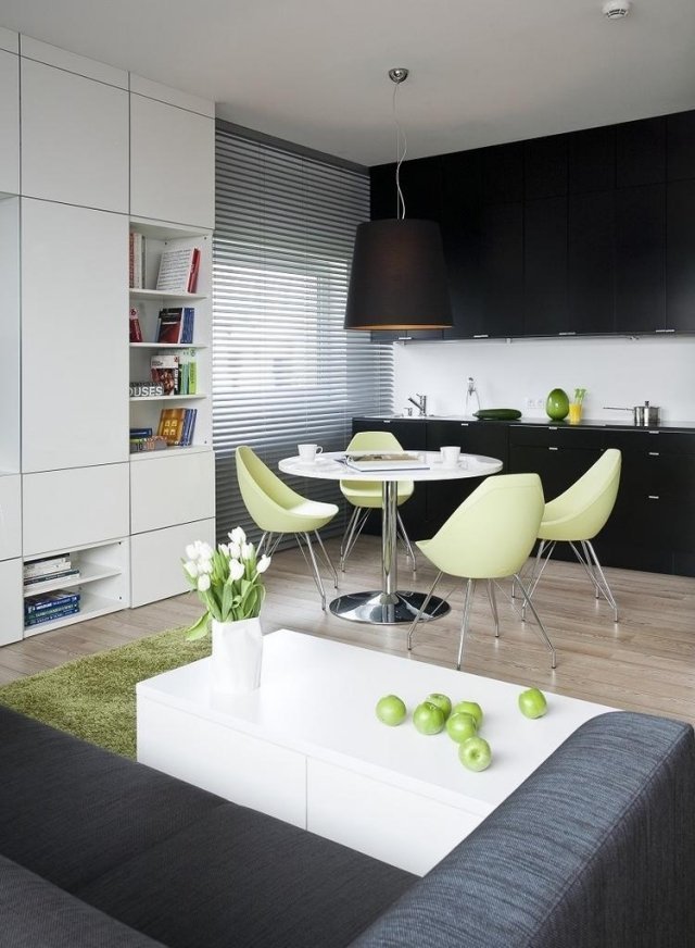 Sugestões de decoração para sala de estar, sala de jantar-preto-cozinha-fileira-verde-acentos-cinza-sofá-branco-mesa de centro