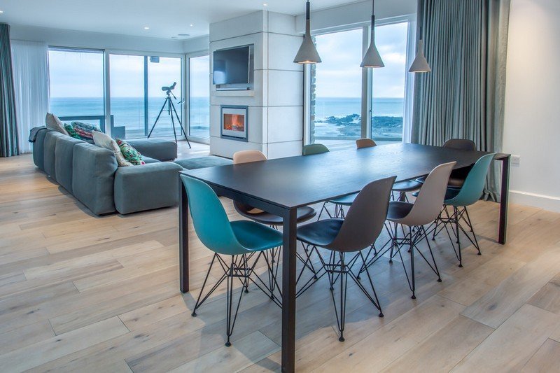 Sugestões de decoração - sala de estar - área de jantar - cortinas azuis marítimas