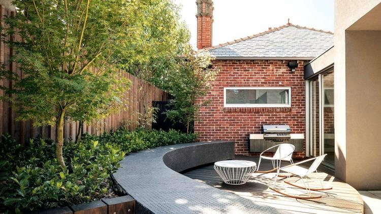 jardim-design-ideias-terraço-madeira-fundação-cadeira de balanço-sol