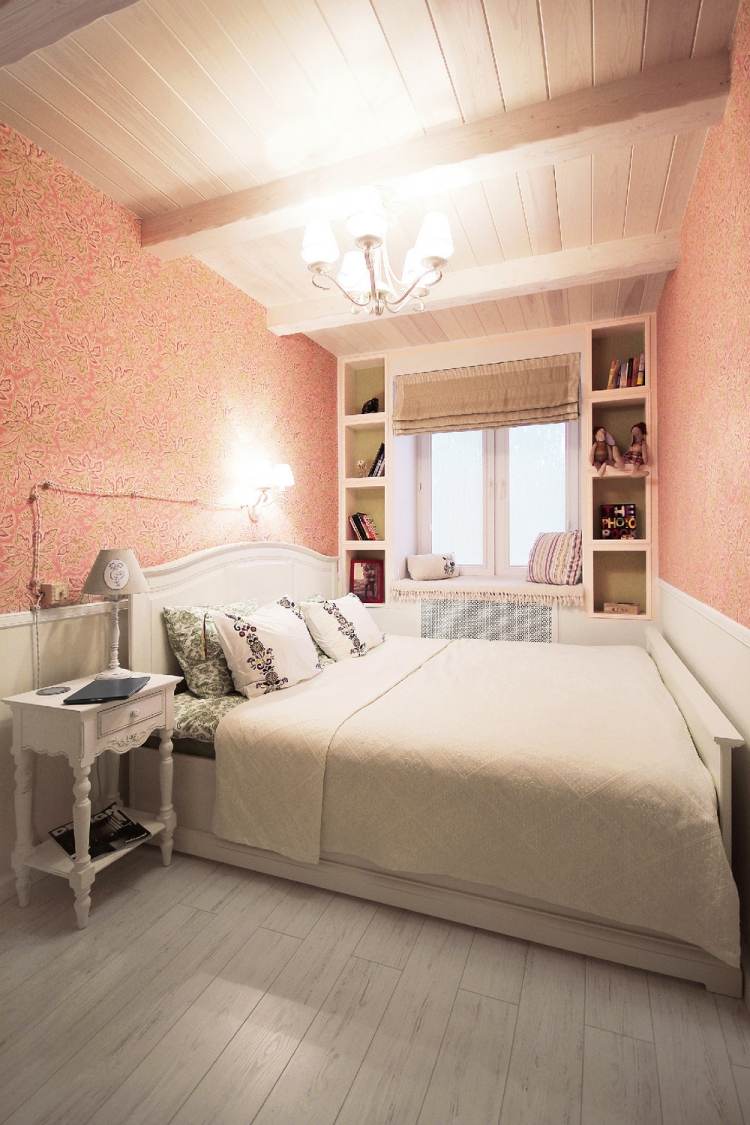 parede-design-pequeno-quarto-papel de parede-coral-rosa-branco-móveis-estilo country