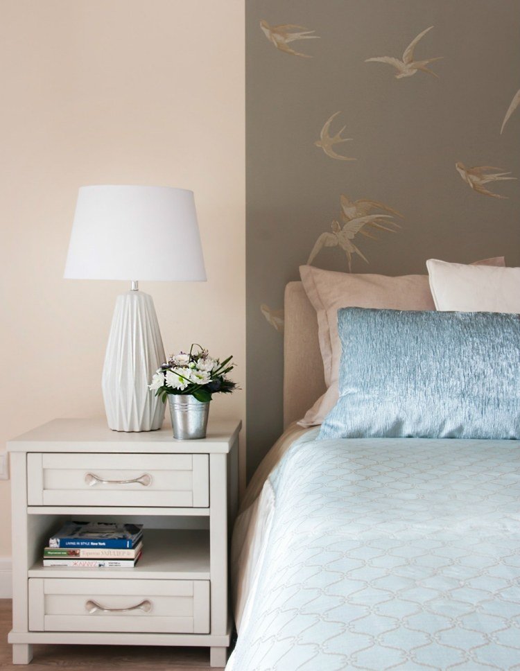 Ideias de cores para o quarto com motivos de papel de parede rosa pastel taupe-andorinha