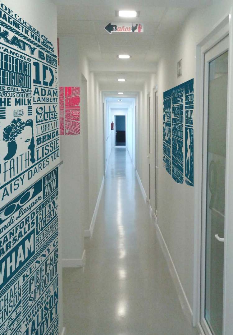 Ideias para decoração de corredores - lápis-tipografia-decoração-parede