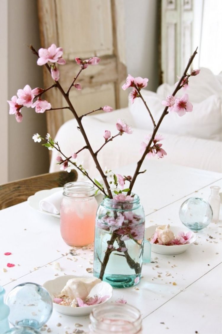 Idéias para decoração de primavera em vidro surrado de ramos de cerejeira