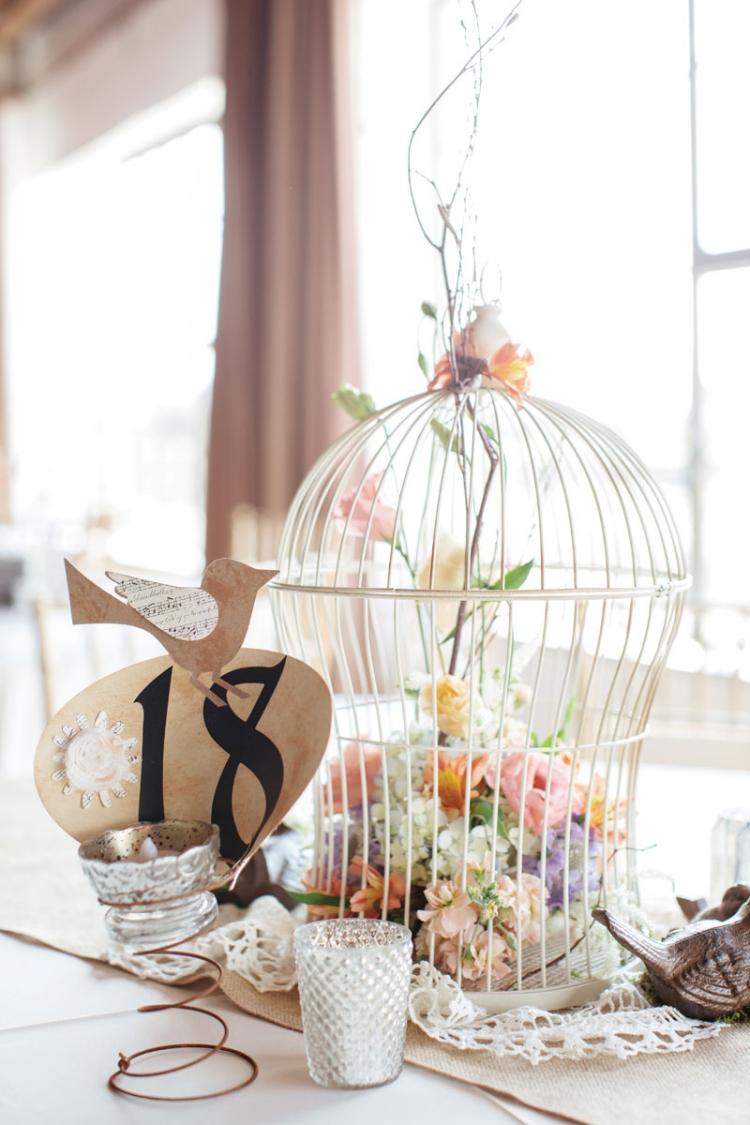 Ideias para decoração de primavera arranjo de flores em gaiola de pássaro para decoração de mesa gasto