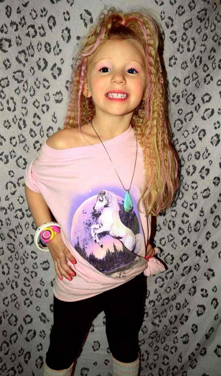 Trajes de carnaval dos anos 80-party-little-girl-pink-strahnchen