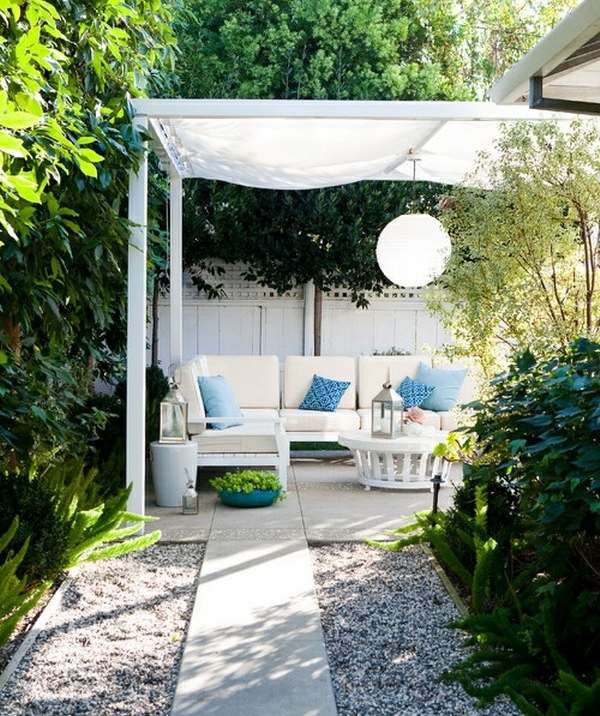 Pergola mobiliário branco decoração marítima cascalho concreto caminho de jardim