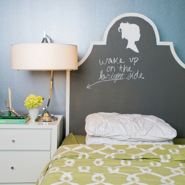 quarto das meninas da cabeceira da cama preta