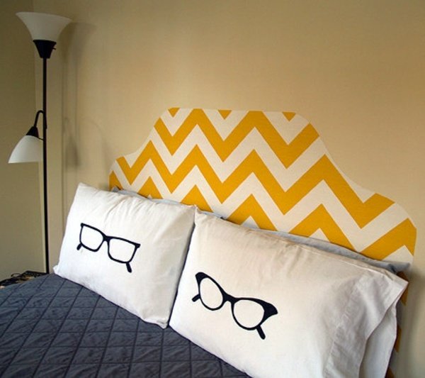 Quarto-branco-listras amarelas
