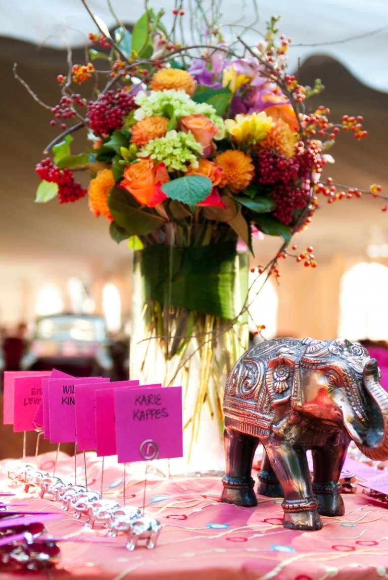 arranjos de flores coloridas cores fúcsia elefante decoração vaso