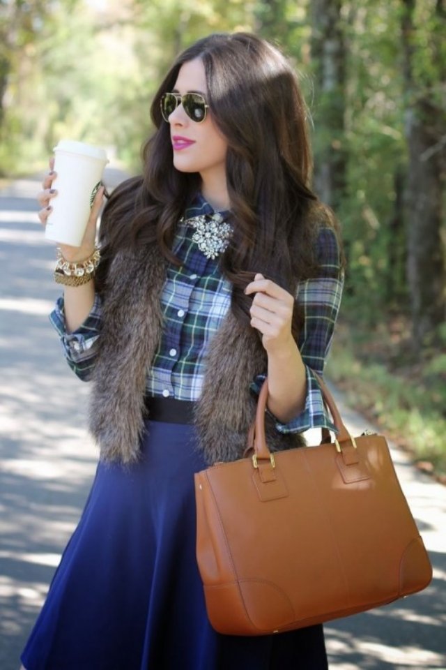 outfit-outfit-well-colete-camisa-xadrez-saia-azul